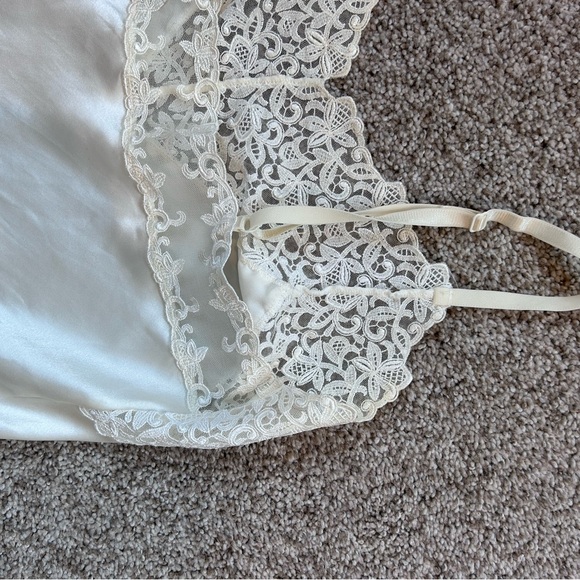 Wacoal cream satin slip chemise nightgown. Sexy. Lingerie dress. like new. Lace. - Picture 9 of 16